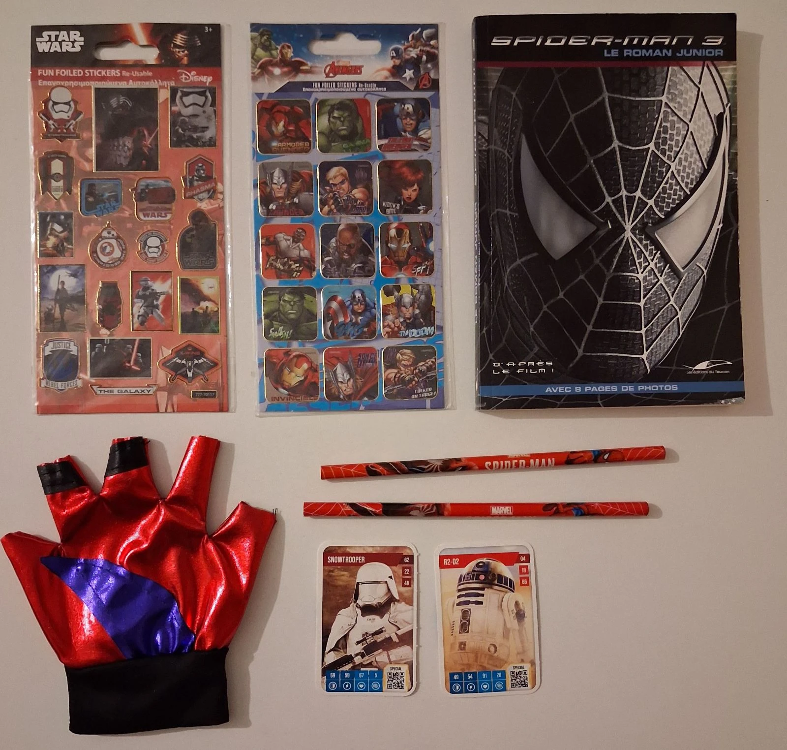Lot de 8 articles Supers Héros 